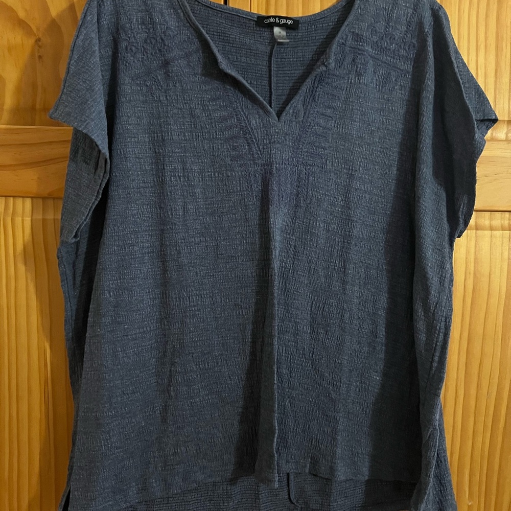 Cable & Gauge Navy Crinkle V-Neck Tunic Top